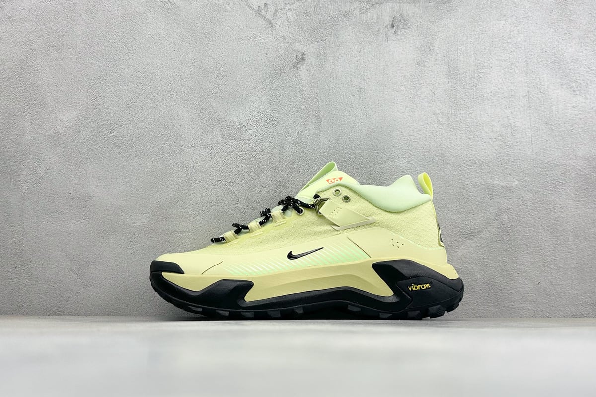 耐克 Nike ACG MOUNTAIN FLY GTX SE 米银黄 正面实拍图