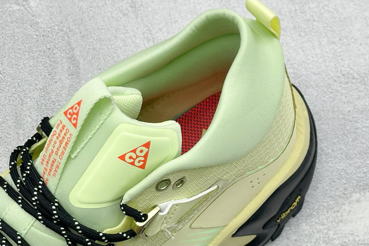 耐克 Nike ACG MOUNTAIN FLY GTX SE 米银黄 上脚实拍图