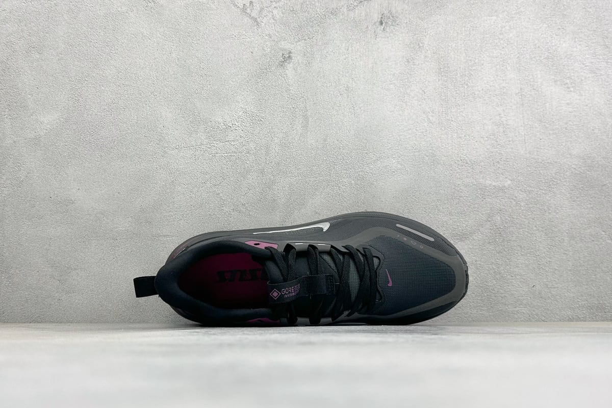 耐克 Nike Air Zoom Pegasus 42 耐克网面透气轻便耐磨跑鞋 银蓝粉 背面实拍图