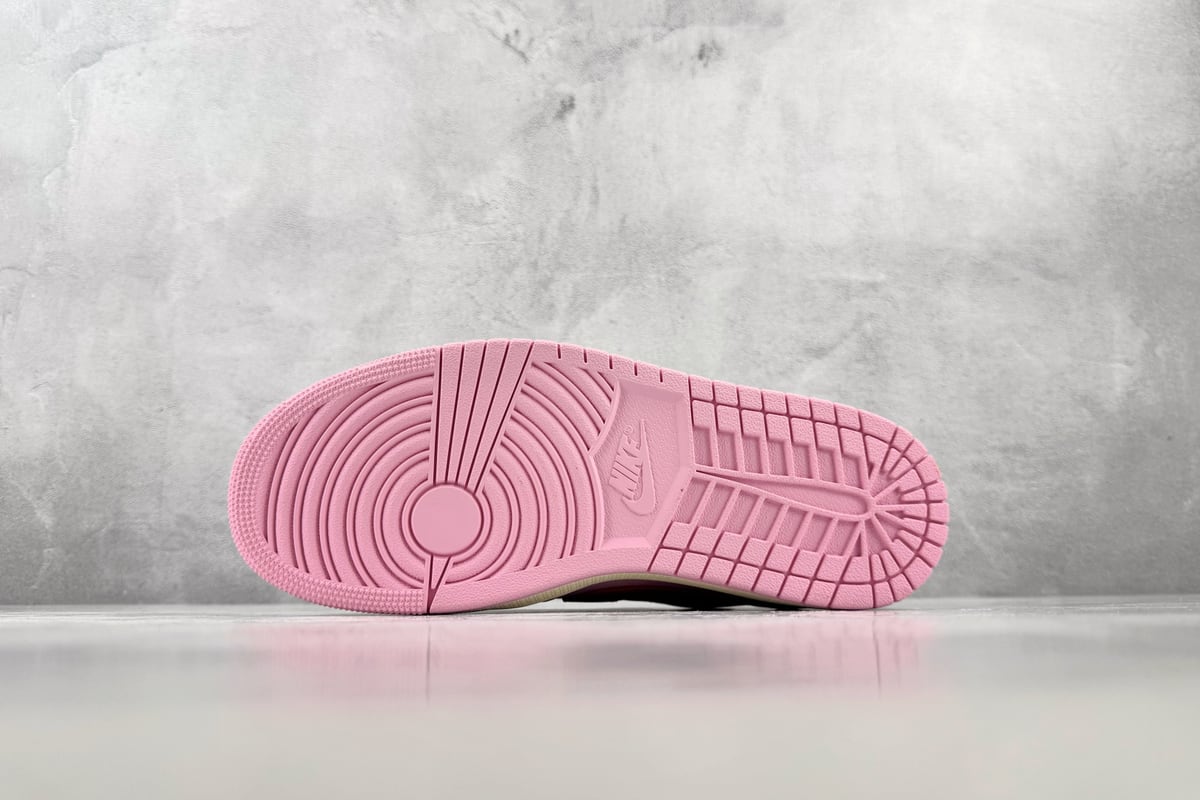 乔丹 Air Jordan × Travis Scott Air Jordan 1 Low OG 外贸专供 粉倒钩 Tropical Pink 联名 热带粉-实拍图4