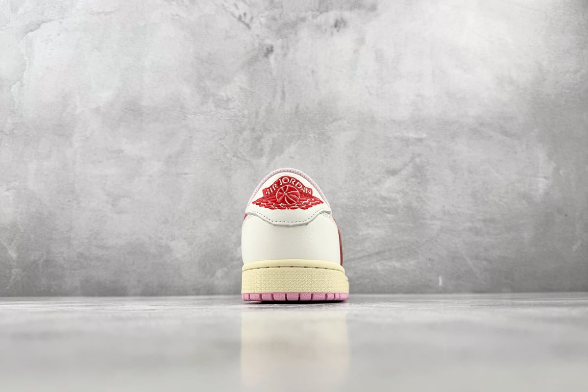 乔丹 Air Jordan × Travis Scott Air Jordan 1 Low OG 外贸专供 粉倒钩 Tropical Pink 联名 热带粉-实拍图9