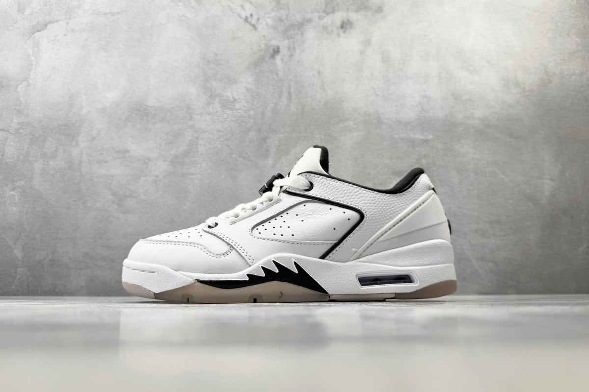 乔丹 Air Jordan Sixty Plus 白黑 正面实拍图
