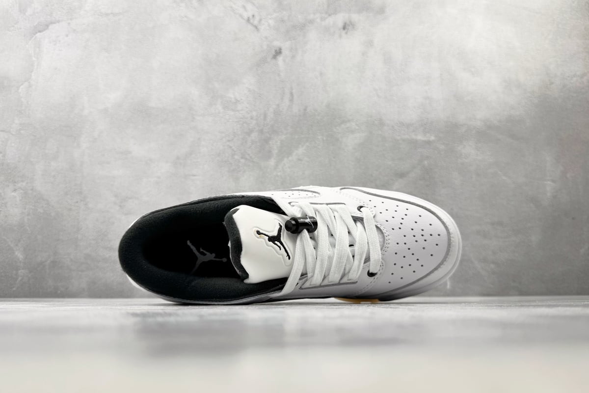 乔丹 Air Jordan Sixty Plus 白黑 背面实拍图