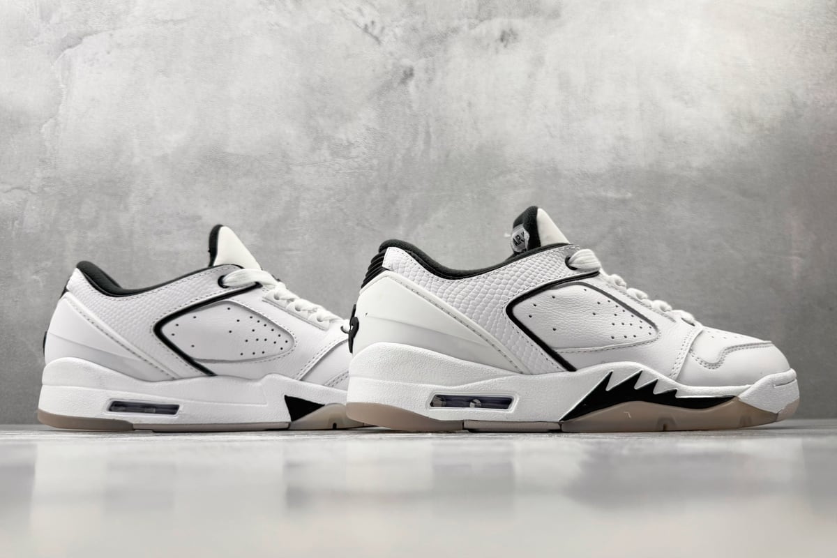 乔丹 Air Jordan Sixty Plus 白黑 鞋底实拍图