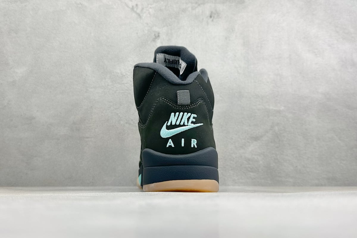 乔丹 Air Jordan 5 Retro High迈克尔 乔丹 AJ5 高帮减震防滑篮球鞋 原楦原纸板 原厂材料开发 细节把控到位 主供外贸客户 打造完美鞋型 纸板中底 钢印 完美版型 皮料自行品鉴 区别市面各种伪纯原-实拍图6