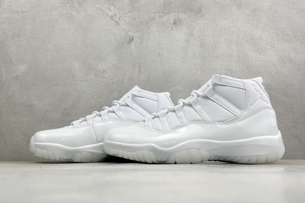 乔丹 Air Jordan Comme Ces Garçons × 11 High 银黑 鞋跟实拍图