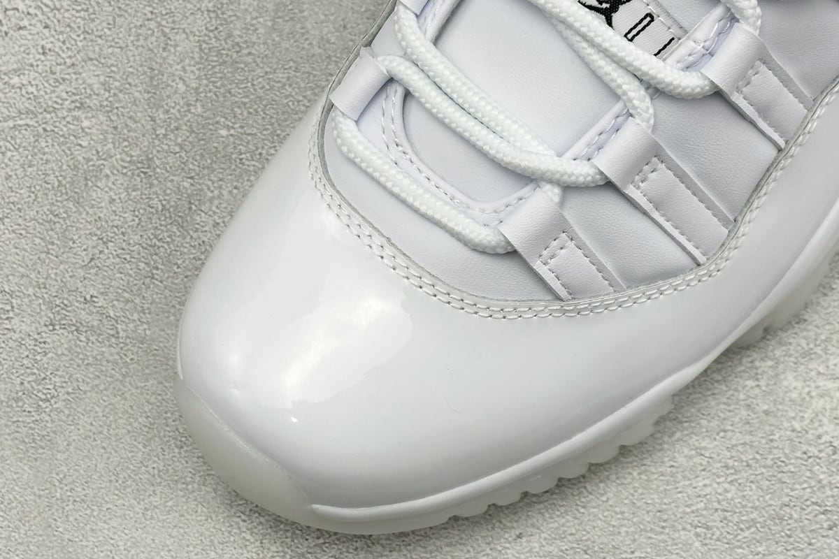 乔丹 Air Jordan Comme Ces Garçons × 11 High 银黑 鞋标实拍图