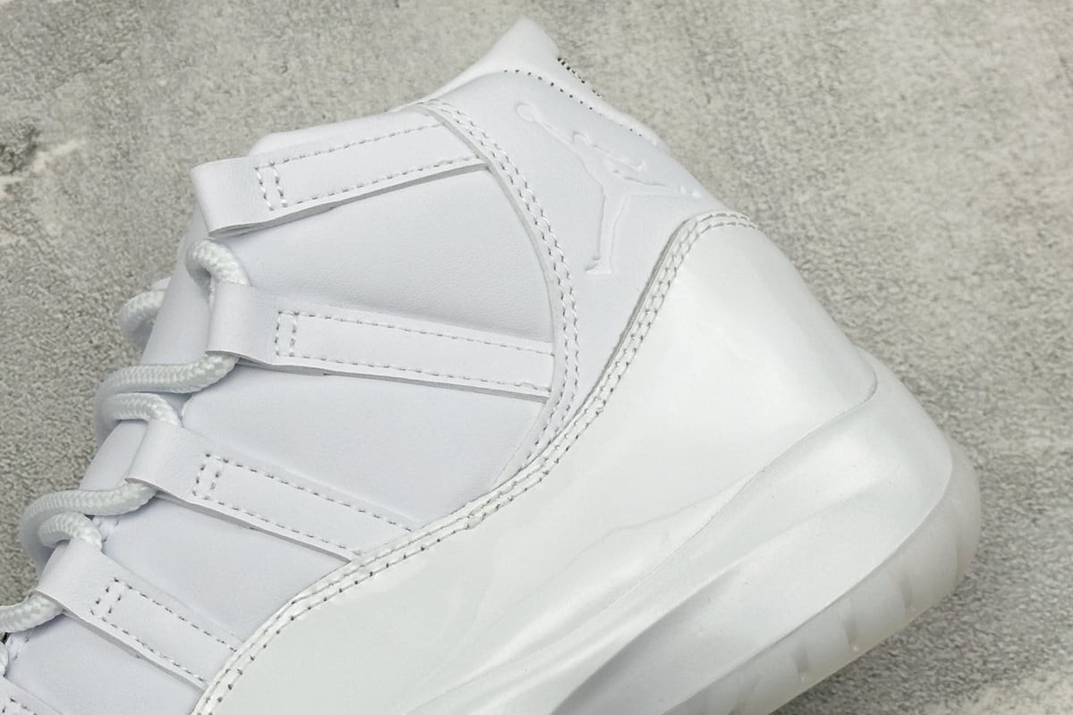乔丹 Air Jordan Comme Ces Garçons × 11 High 银黑 细节实拍图