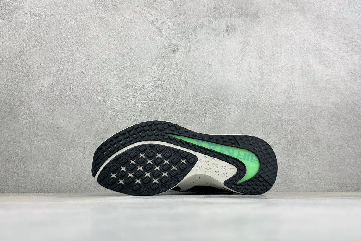 耐克 Nike Air Max Metro 舒适轻盈 防滑耐磨运动低帮跑步鞋 黑白绿 鞋头实拍图