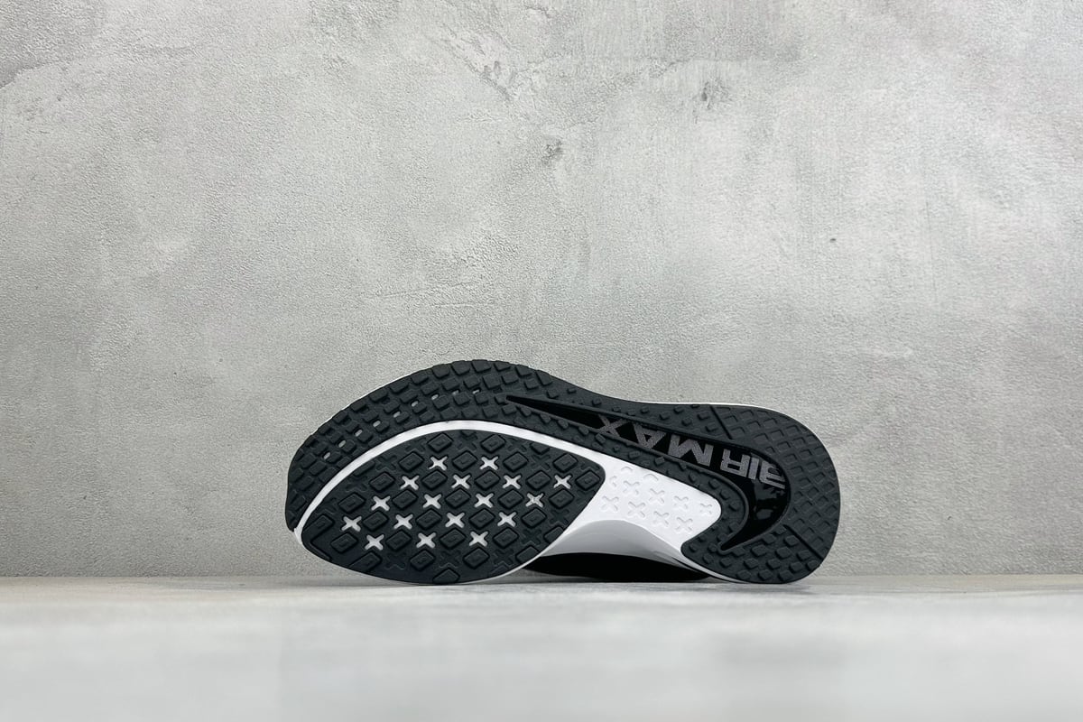 耐克 Nike Air Max Metro 舒适轻盈 防滑耐磨运动低帮跑步鞋 黑 鞋头实拍图