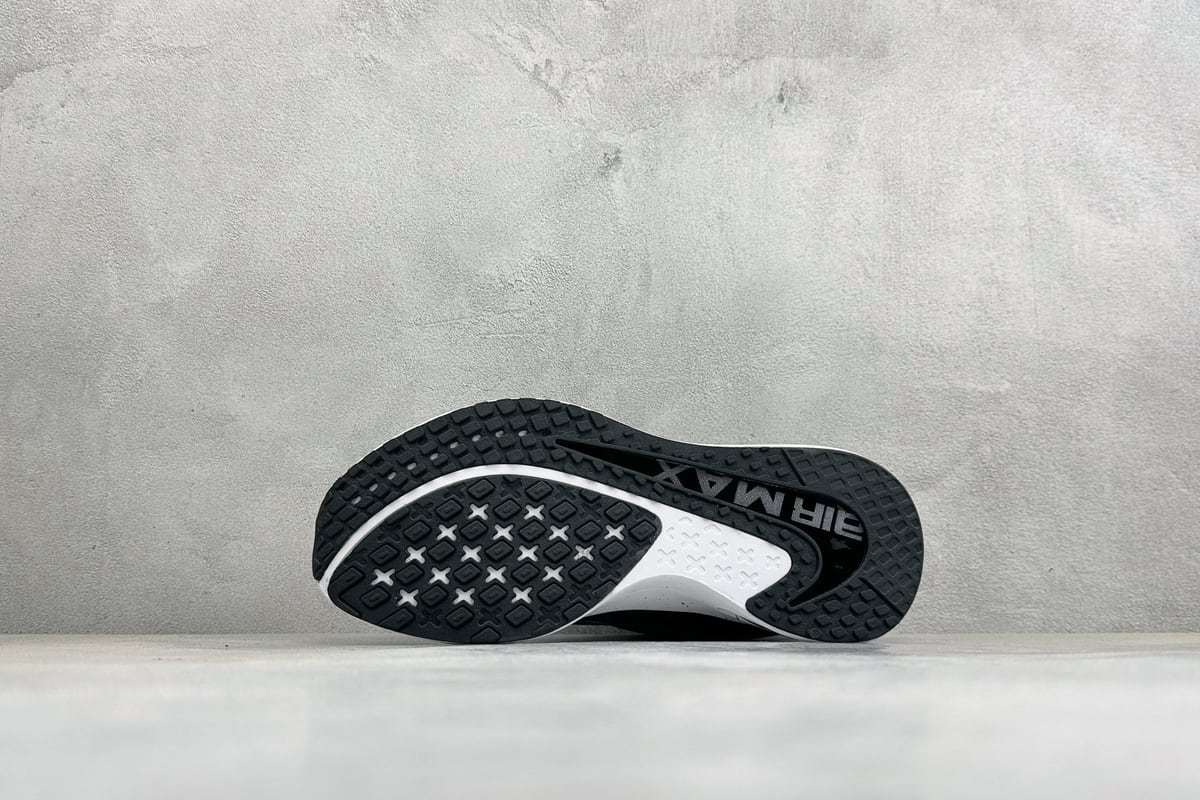耐克 Nike Air Max Metro 舒适轻盈 防滑耐磨运动低帮跑步鞋 黑白 鞋头实拍图