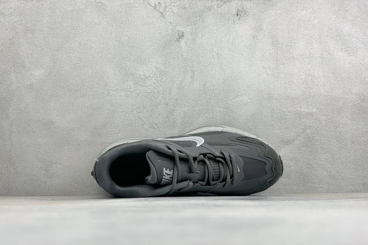 耐克 Nike Air Max Metro 舒适轻盈 防滑耐磨运动低帮跑步鞋 碳灰 背面实拍图
