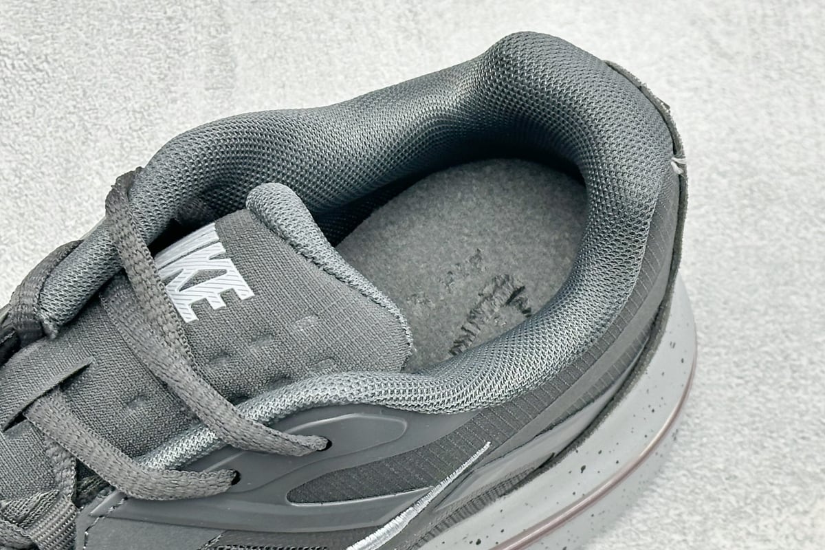 耐克 Nike Air Max Metro 舒适轻盈 防滑耐磨运动低帮跑步鞋 碳灰 上脚实拍图