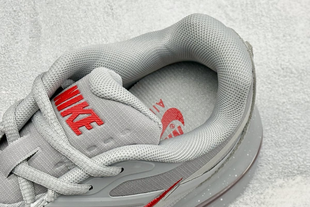 耐克 Nike Air Max Metro 舒适轻盈 防滑耐磨运动低帮跑步鞋 灰红 上脚实拍图
