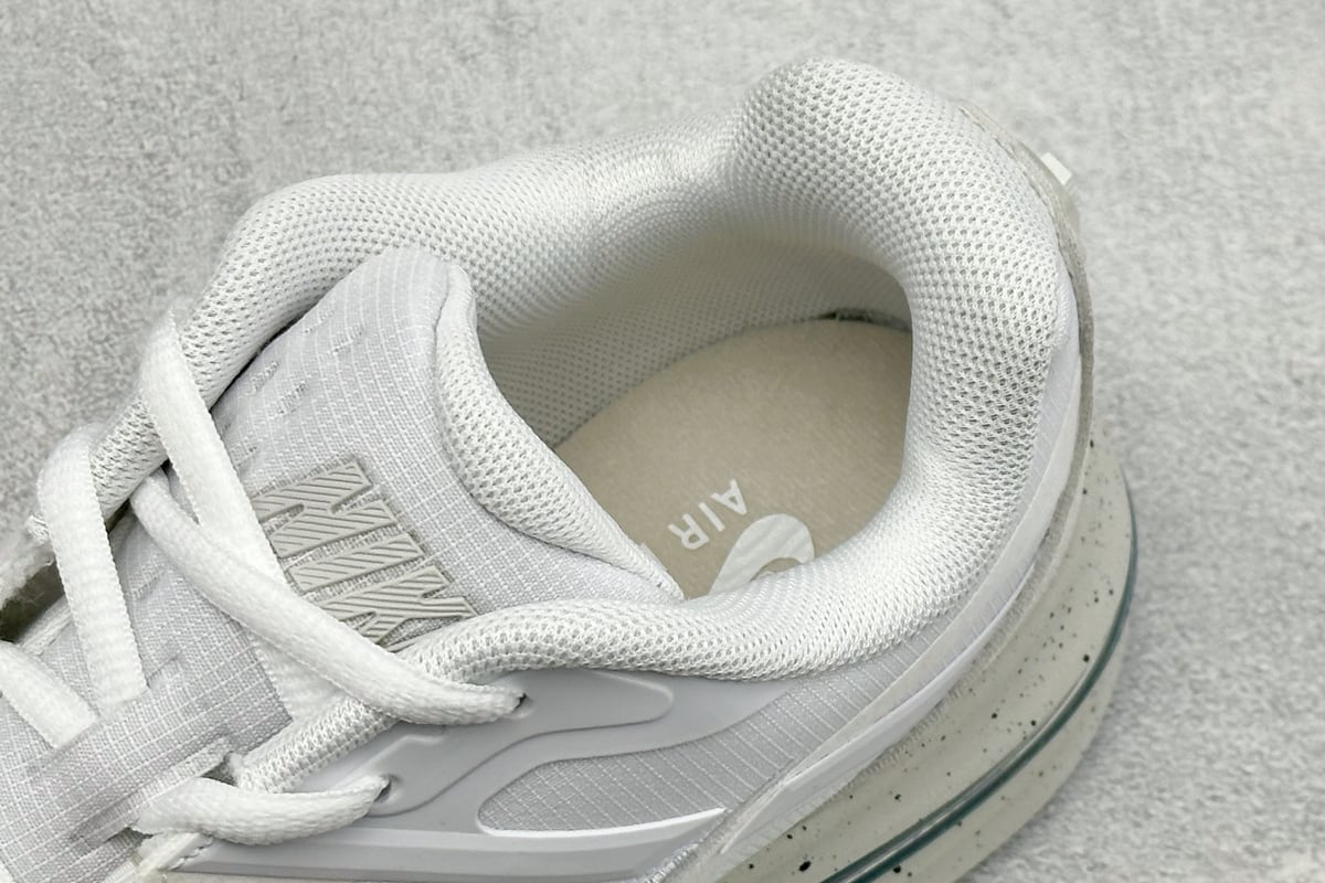 耐克 Nike Air Max Metro 舒适轻盈 防滑耐磨运动低帮跑步鞋 白 上脚实拍图