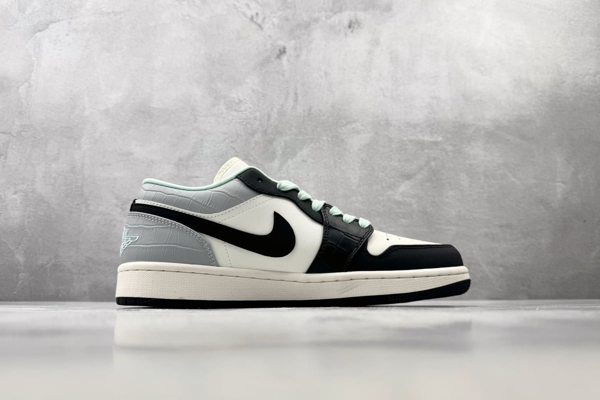 乔丹 Air Jordan 1 帆白 侧面实拍图