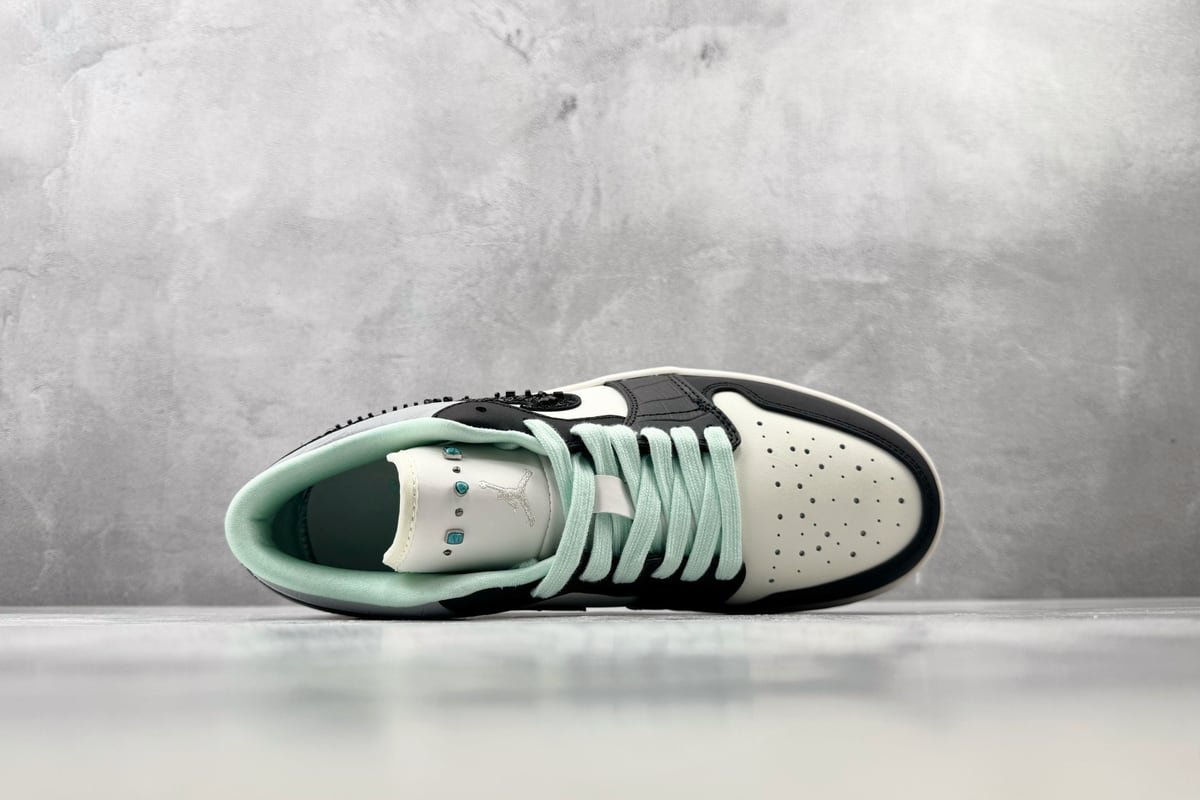 乔丹 Air Jordan 1 帆白 背面实拍图