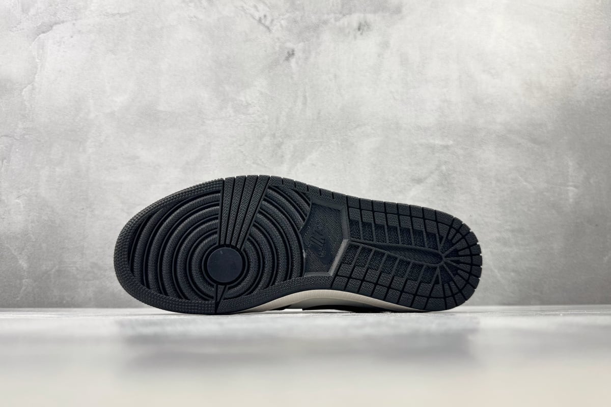乔丹 Air Jordan 1 帆白 鞋头实拍图
