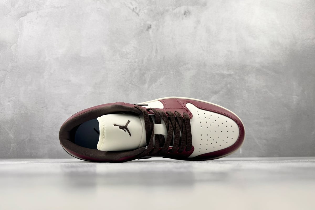 乔丹 Air Jordan 1 红色 背面实拍图