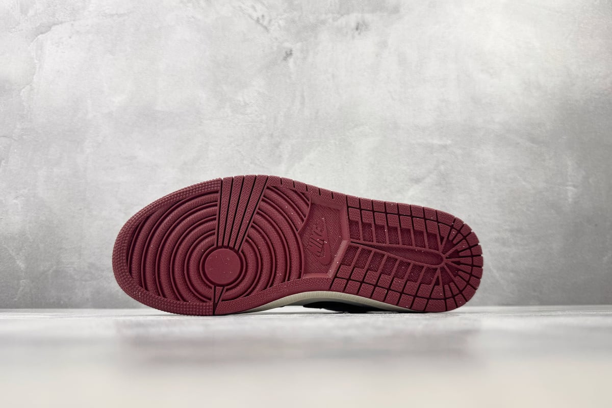 乔丹 Air Jordan 1 红色 鞋头实拍图