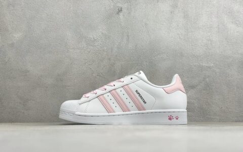 阿迪达斯Adidas Originals Superstar 贝壳头板鞋采用全新头层拼接皮革材质后跟采用特色3D立体印字渠道正品订单诠释市场最高工艺水平全鞋进口头层皮料打造。区别市面普通真标版本，进出专柜无压力白银黑纯原版本 货号：JH9976