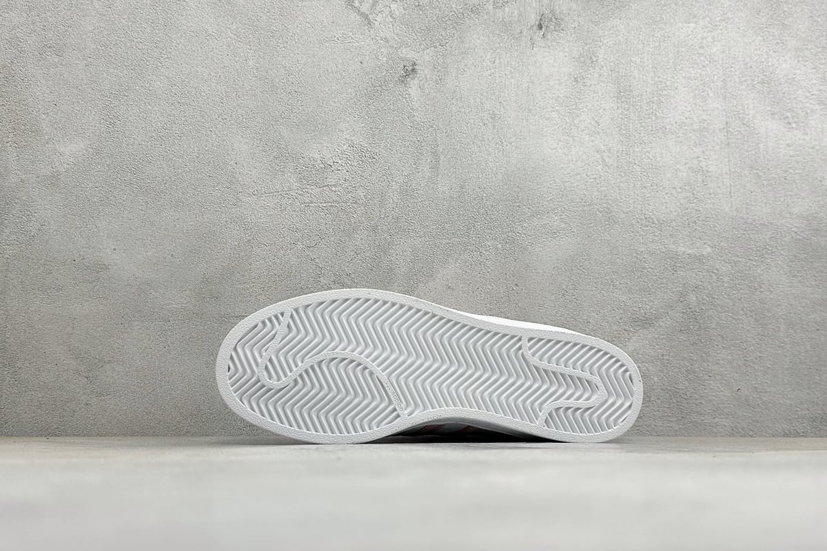 阿迪达斯 Adidas Originals Superstar 贝壳头板鞋 采用全新头层拼接皮革材质 后跟采用特色3D立体印字 渠道正品订单 诠释市场最高工艺水平 全鞋进口头层皮料打造。区别市面普通真标版本,进出专柜无压力-实拍图4
