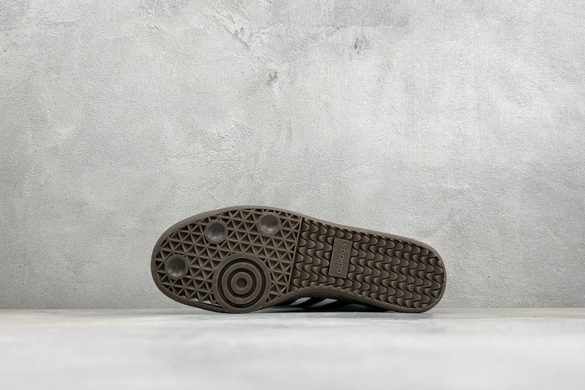 阿迪达斯 Adidas Original Samba OG 复古桑巴板鞋 白黑 鞋头实拍图