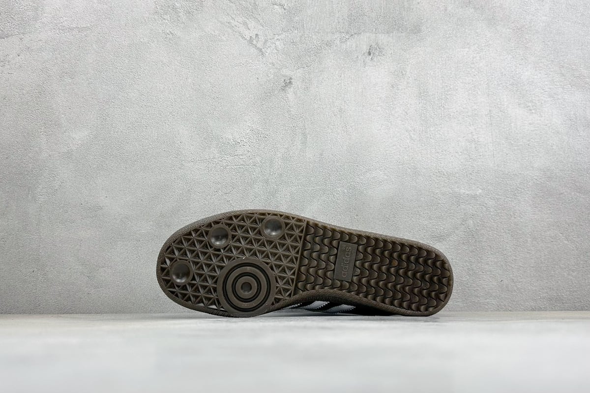阿迪达斯 Adidas Original Samba OG 复古桑巴板鞋 黑白 鞋头实拍图