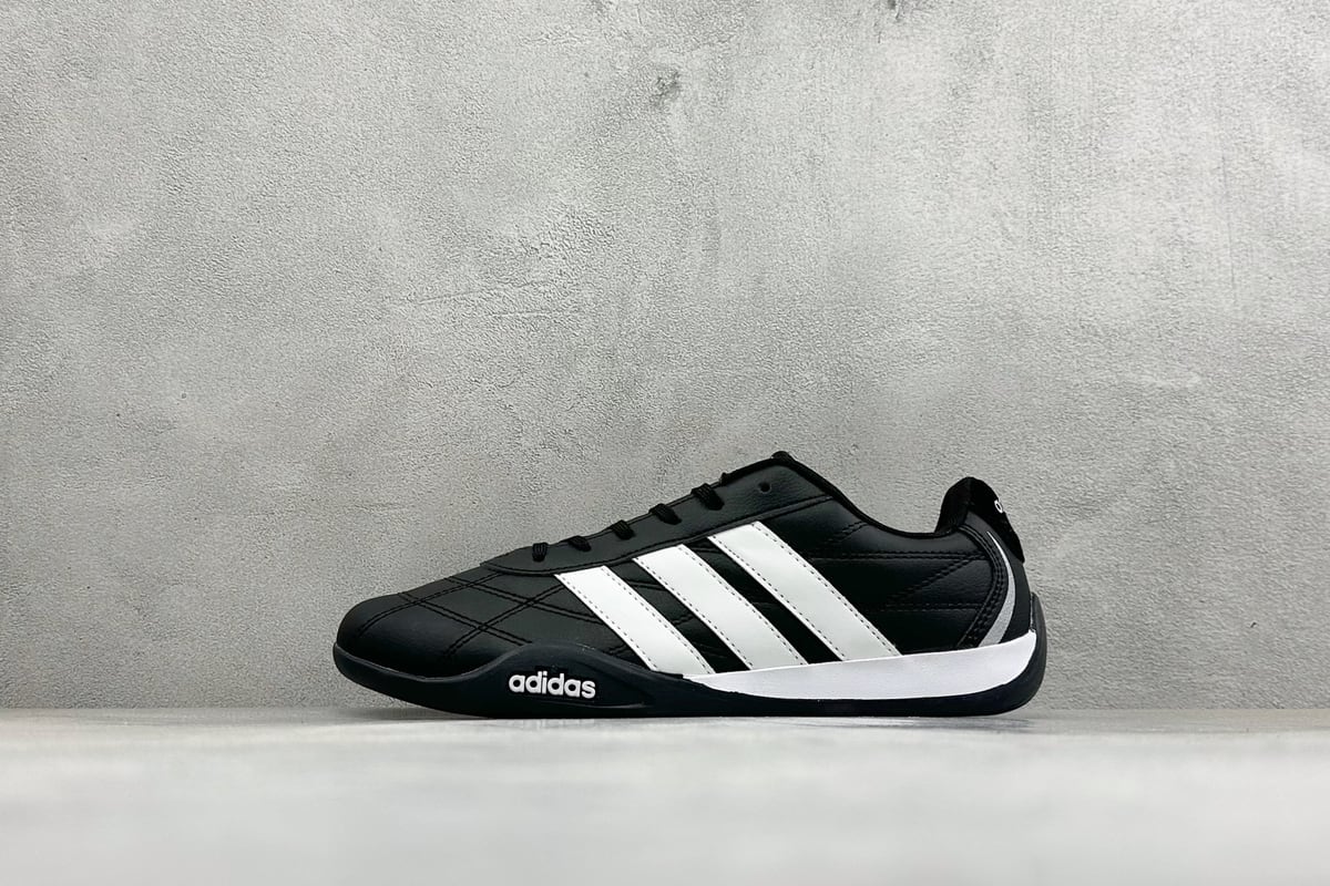 阿迪达斯 Adidas Trainers 赛车跆拳道二代 阿迪经典复古慢跑鞋 白色 正面实拍图