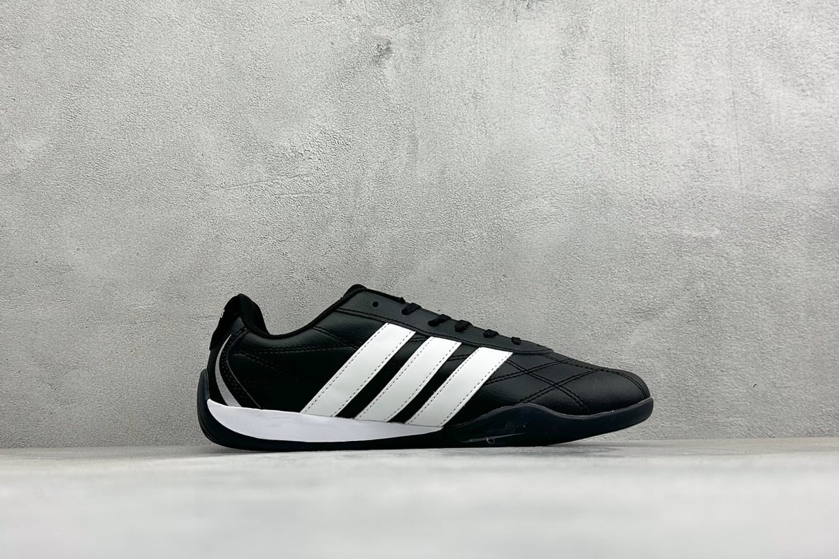 阿迪达斯 Adidas Trainers 赛车跆拳道二代 阿迪经典复古慢跑鞋 白色 侧面实拍图