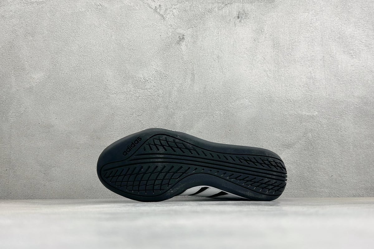 阿迪达斯 Adidas Trainers 赛车跆拳道二代 阿迪经典复古慢跑鞋 白色 鞋头实拍图