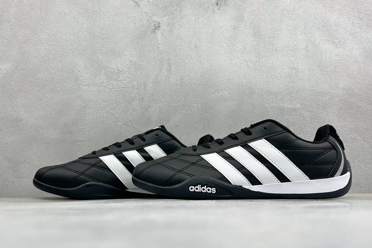 阿迪达斯 Adidas Trainers 赛车跆拳道二代 阿迪经典复古慢跑鞋 白色 鞋跟实拍图
