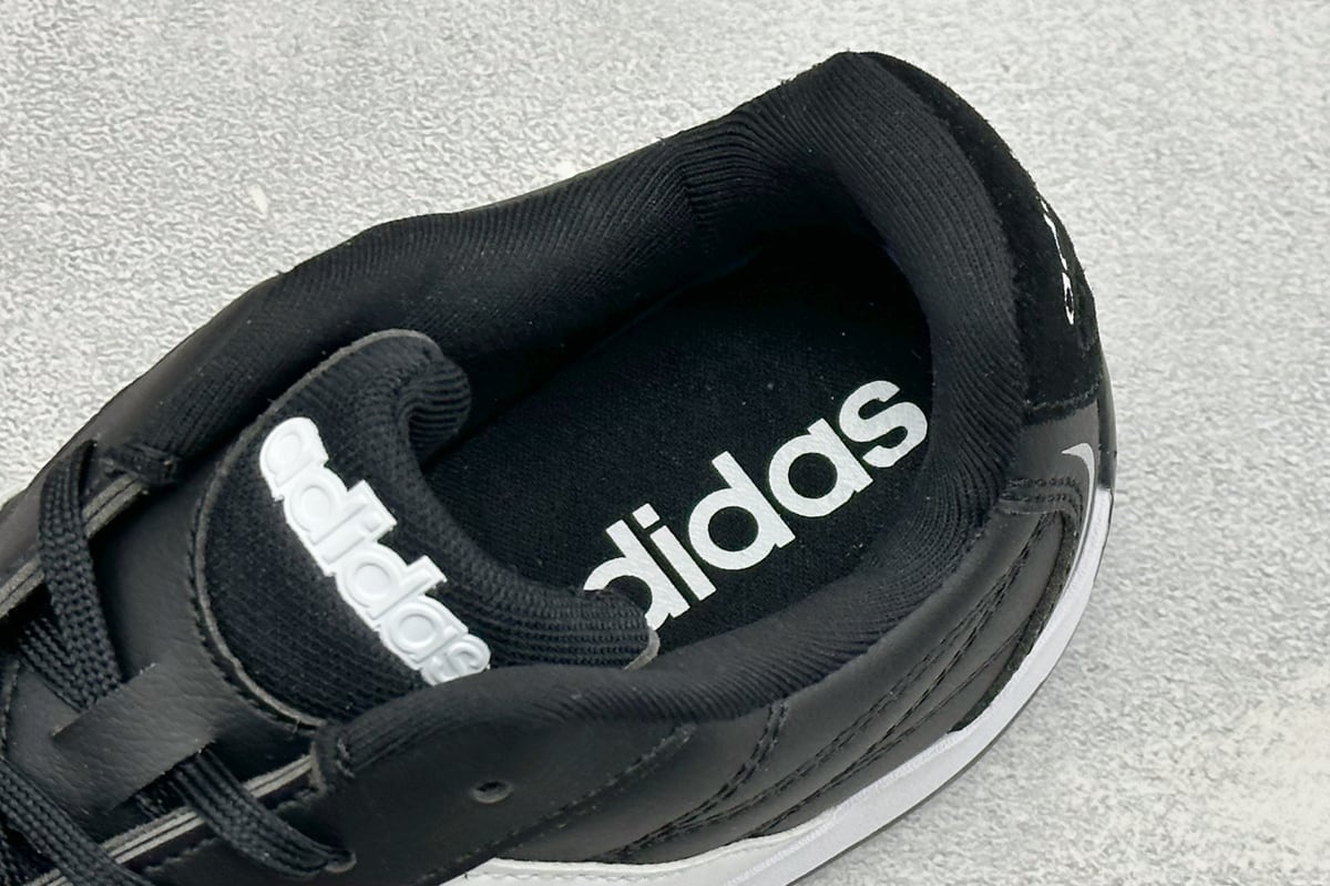 阿迪达斯 Adidas Trainers 赛车跆拳道二代 阿迪经典复古慢跑鞋 白色 上脚实拍图