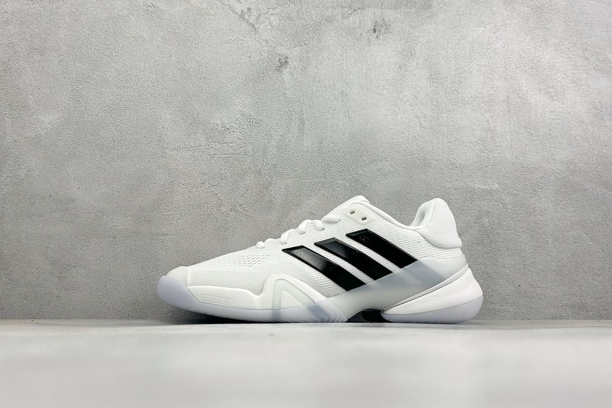 阿迪达斯 Adidas BARRICADE 14 M 舒适贴合 低帮 网球鞋 白黑 网面 + 黑色三道杠 + 侧面大体积支撑 TPU，工程网布鞋面，透气性好，长时间跑动也不捂脚。-实拍图1