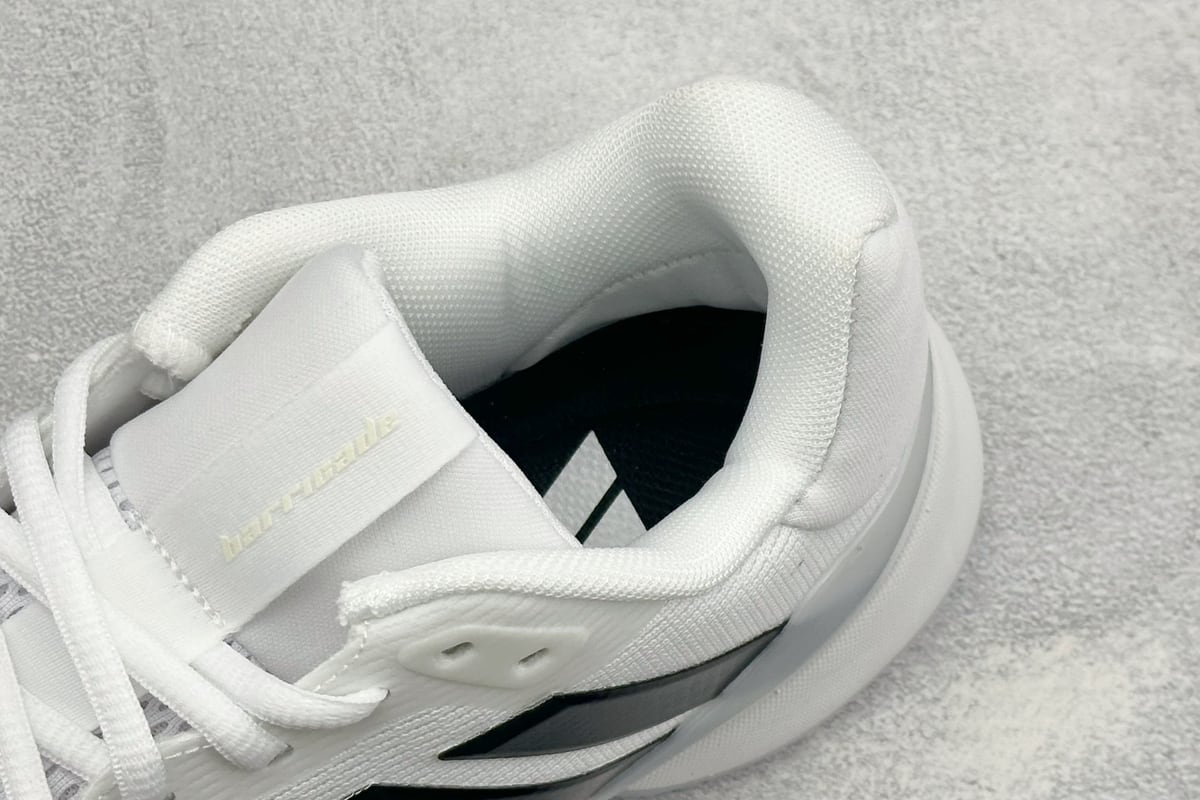 阿迪达斯 Adidas BARRICADE 14 M 舒适贴合 低帮 网球鞋 白黑 网面 + 黑色三道杠 + 侧面大体积支撑 TPU，工程网布鞋面，透气性好，长时间跑动也不捂脚。-实拍图8