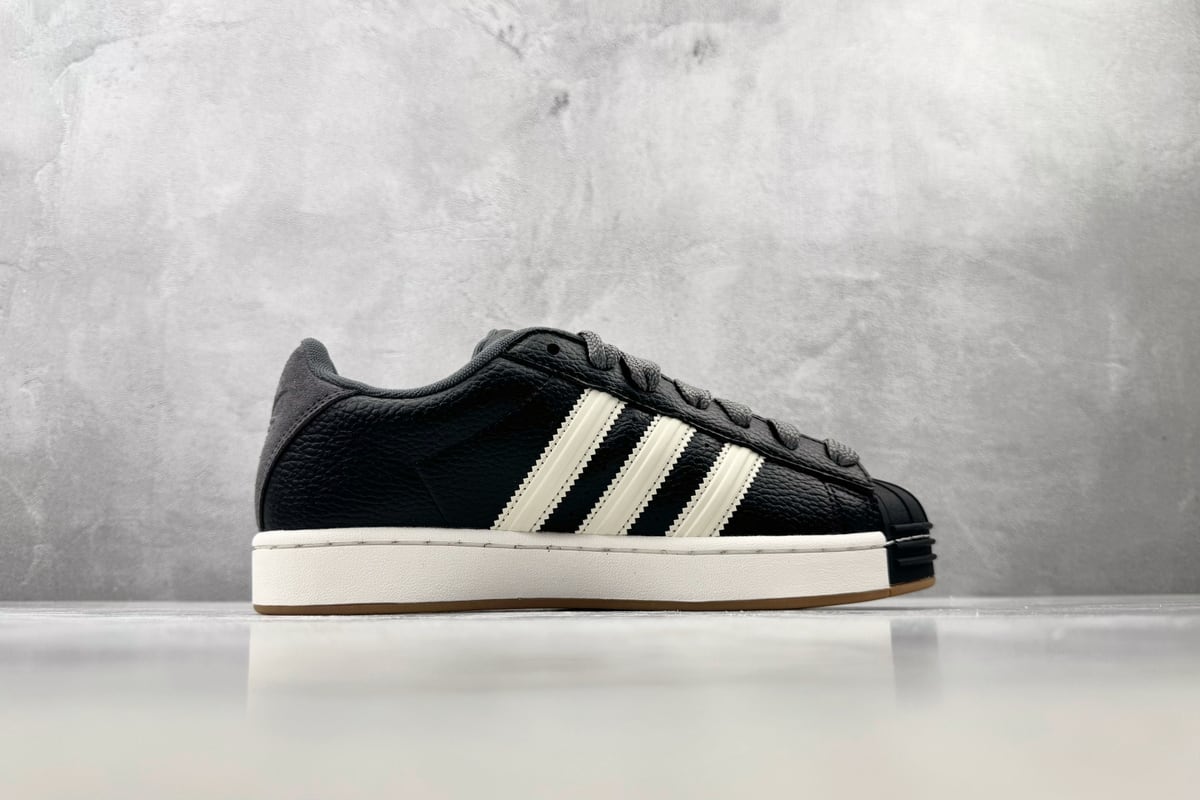阿迪达斯 Adidas originals Superstar ST 黑色 银橙黑 侧面实拍图