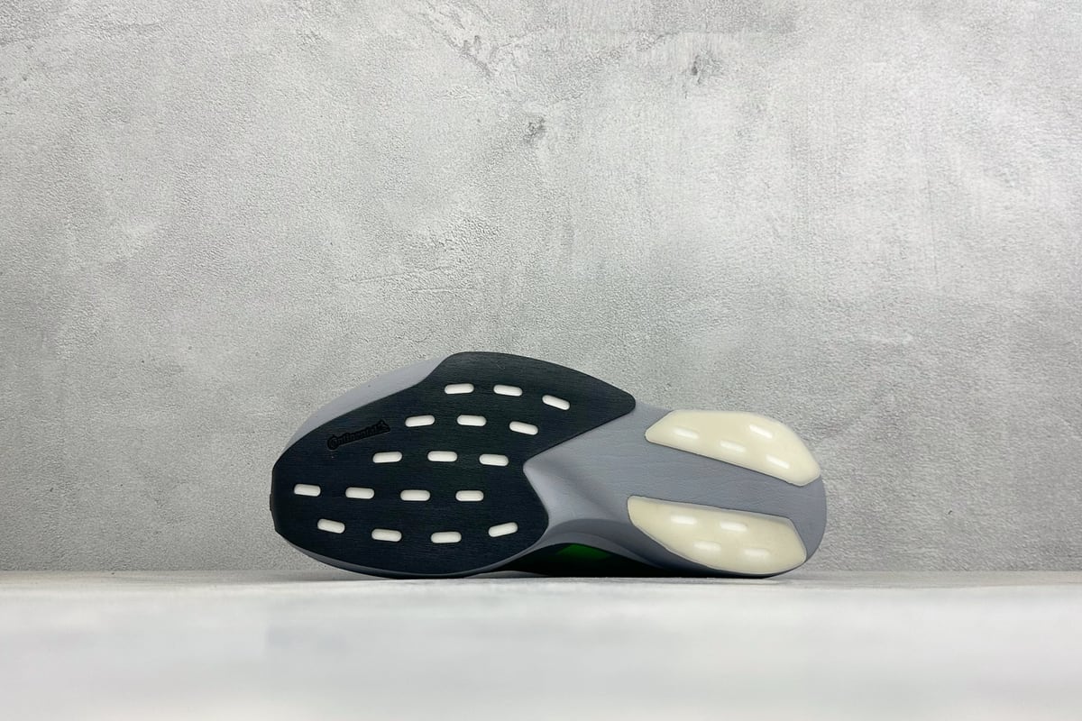 阿迪达斯 Adidas Adizero Evo SL 阿迪超轻透气缓震跑鞋 整体外观造型与adiZero Adios Pro EVO 1非常相似 中底配置方面搭载全掌Lightstrike Pro-实拍图4