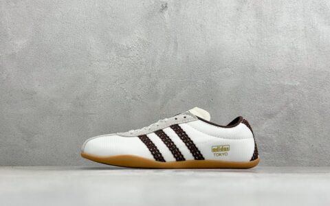 阿迪达斯Adidas Tokyo W 阿迪达斯舒适百搭经典休闲运动鞋鞋面设计舒适贴合脚面同时采用柔软材质穿着轻便舒适侧面刻有金色的标志增添辨识度超薄橡胶外底提供灵活的牵引力加强抓地力的纹路具有良好的稳定性和灵活性日常穿搭舒适且防滑纯原版本 货号：KJ8367