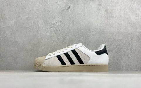 阿迪达斯Adidas Originals Superstar 贝壳头板鞋采用全新头层拼接皮革材质后跟采用特色3D立体印字渠道正品订单诠释市场最高工艺水平全鞋进口头层皮料打造。区别市面普通真标版本，进出专柜无压力白银橙纯原版本 货号：KJ9947