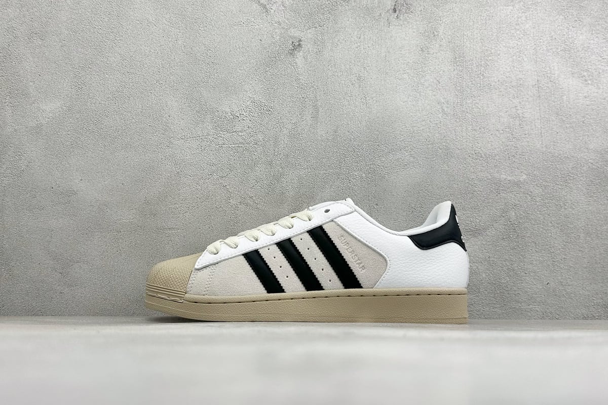 阿迪达斯 Adidas Originals Superstar 贝壳头板鞋 采用全新头层拼接皮革材质 后跟采用特色3D立体印字 渠道正品订单 诠释市场最高工艺水平 全鞋进口头层皮料打造。区别市面普通真标版本，进出专柜无压力-实拍图1