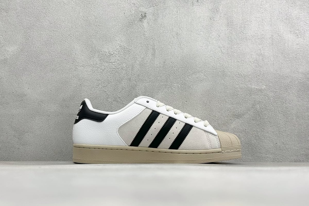 阿迪达斯 Adidas Originals Superstar 贝壳头板鞋 采用全新头层拼接皮革材质 后跟采用特色3D立体印字 渠道正品订单 诠释市场最高工艺水平 全鞋进口头层皮料打造。区别市面普通真标版本，进出专柜无压力-实拍图2