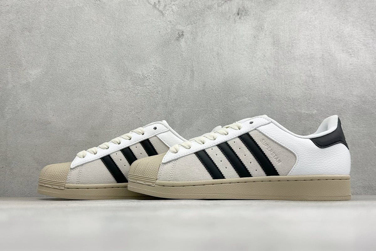 阿迪达斯 Adidas Originals Superstar 贝壳头板鞋 采用全新头层拼接皮革材质 后跟采用特色3D立体印字 渠道正品订单 诠释市场最高工艺水平 全鞋进口头层皮料打造。区别市面普通真标版本，进出专柜无压力-实拍图5