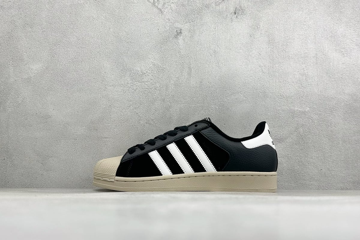 阿迪达斯 Adidas Originals Superstar 贝壳头板鞋 采用全新头层拼接皮革材质 后跟采用特色3D立体印字 渠道正品订单 诠释市场最高工艺水平 全鞋进口头层皮料打造。区别市面普通真标版本，进出专柜无压力-实拍图1