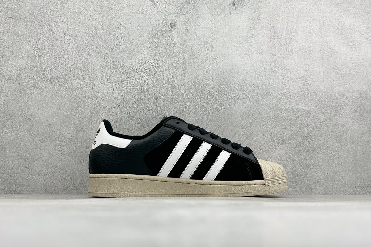 阿迪达斯 Adidas Originals Superstar 贝壳头板鞋 采用全新头层拼接皮革材质 后跟采用特色3D立体印字 渠道正品订单 诠释市场最高工艺水平 全鞋进口头层皮料打造。区别市面普通真标版本，进出专柜无压力-实拍图2