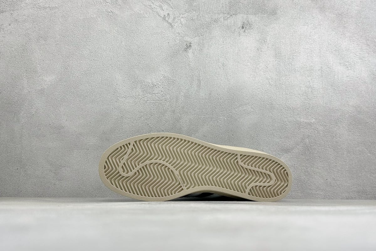 阿迪达斯 Adidas Originals Superstar 贝壳头板鞋 采用全新头层拼接皮革材质 后跟采用特色3D立体印字 渠道正品订单 诠释市场最高工艺水平 全鞋进口头层皮料打造。区别市面普通真标版本，进出专柜无压力-实拍图4