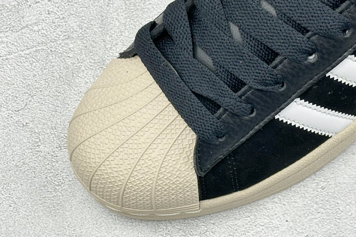 阿迪达斯 Adidas Originals Superstar 贝壳头板鞋 采用全新头层拼接皮革材质 后跟采用特色3D立体印字 渠道正品订单 诠释市场最高工艺水平 全鞋进口头层皮料打造。区别市面普通真标版本，进出专柜无压力-实拍图7