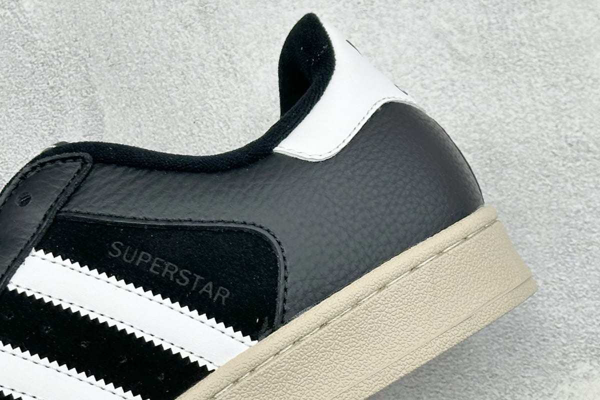阿迪达斯 Adidas Originals Superstar 贝壳头板鞋 采用全新头层拼接皮革材质 后跟采用特色3D立体印字 渠道正品订单 诠释市场最高工艺水平 全鞋进口头层皮料打造。区别市面普通真标版本，进出专柜无压力-实拍图9