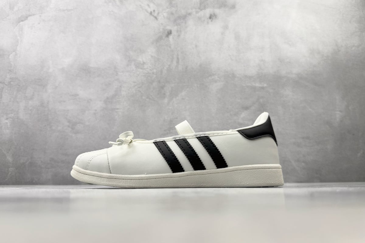 阿迪达斯 Adidas originals × Jennie SUPERSTAR 银黑 正面实拍图