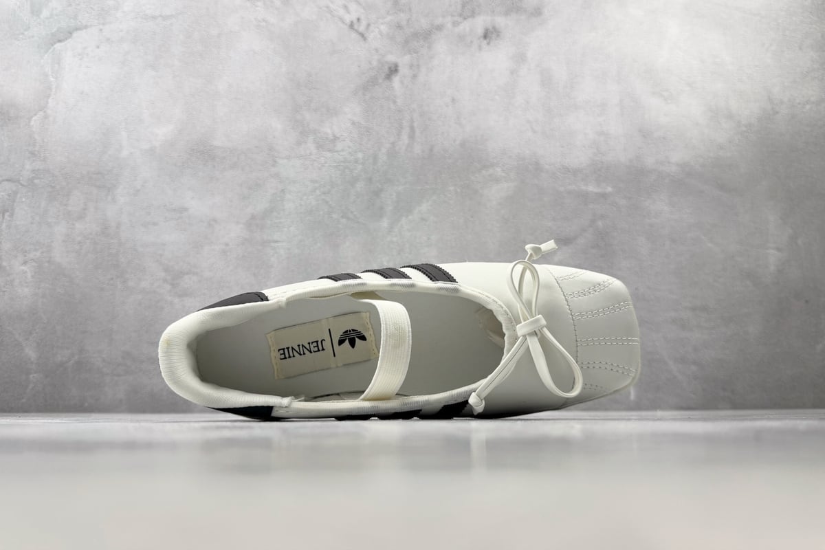 阿迪达斯 Adidas originals × Jennie SUPERSTAR 银黑 背面实拍图