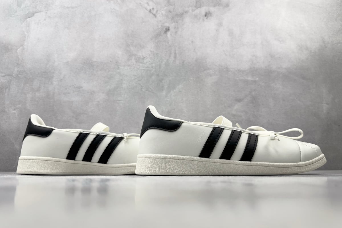 阿迪达斯 Adidas originals × Jennie SUPERSTAR 银黑 鞋底实拍图
